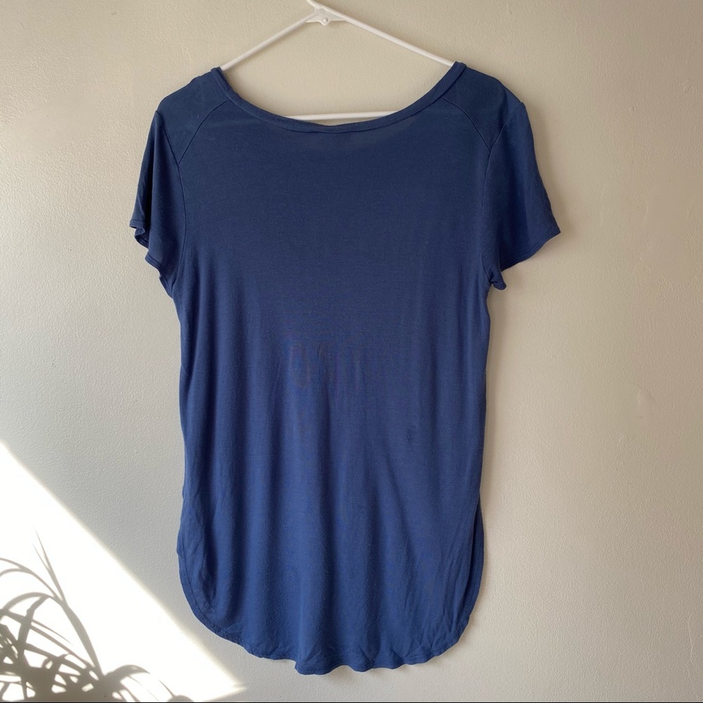 Wet Seal Blue Scoop Neck T-Shirt w Side Slits.